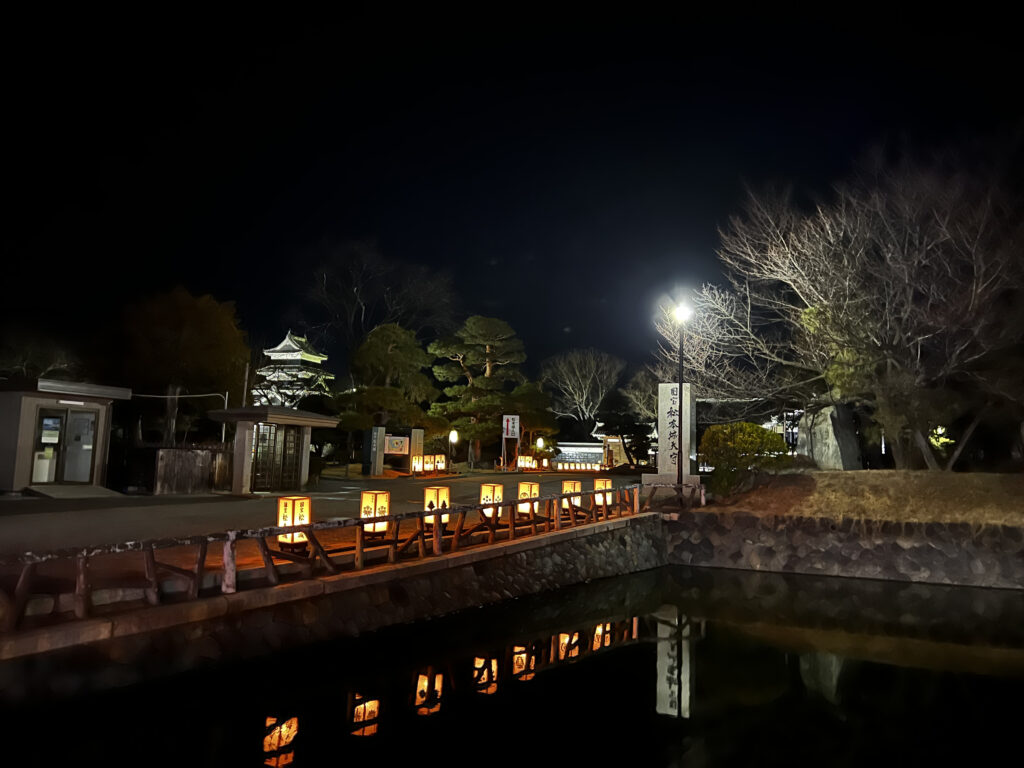 夜の公園の雰囲気