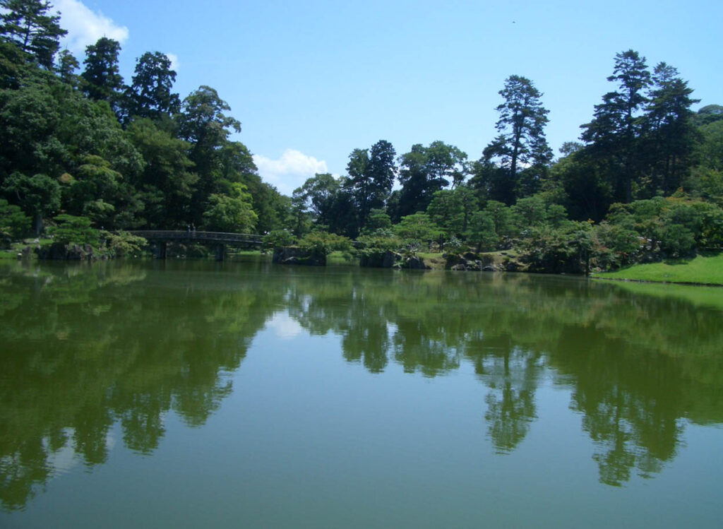 玄宮園の池と橋